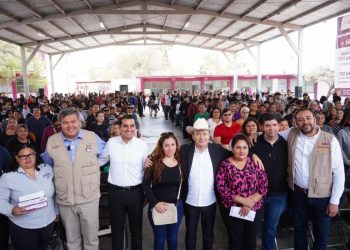 Gobernador Durazo entrega a más de 760 estudiantes de secundaria Beca Universal Rita Cetina