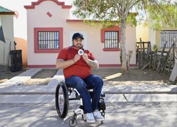 Gobernador Durazo entrega vivienda adaptada a medallista paralímpico Edgar Fuentes en reconocimiento a su talento