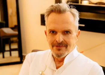 Miguel Bosé reemplaza a Gerardo Ortíz en el Palenque de la Feria de Puebla