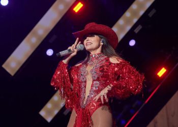 Ana Bárbara se rompe en pleno concierto al hablar del distanciamiento con su familia