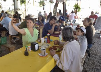 Visitan hermosillenses Ruta Gastronómica de San Pedro en Semana Santa