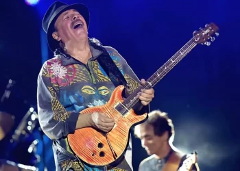 Hospitalizan de emergencia a Carlos Santana previo a show
