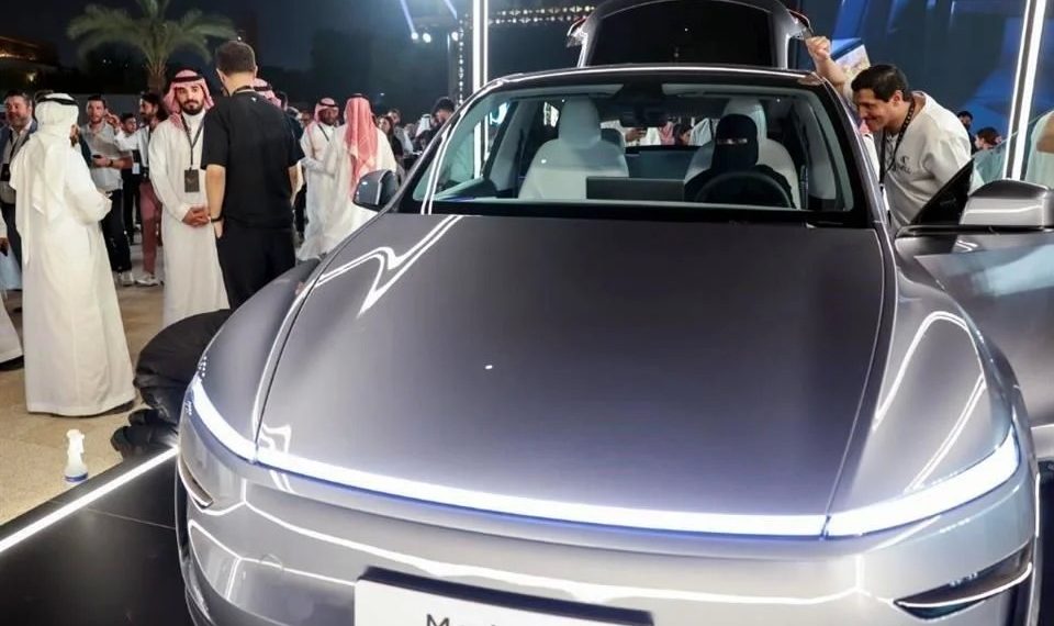 Registra acción de Tesla baja de 7.3%