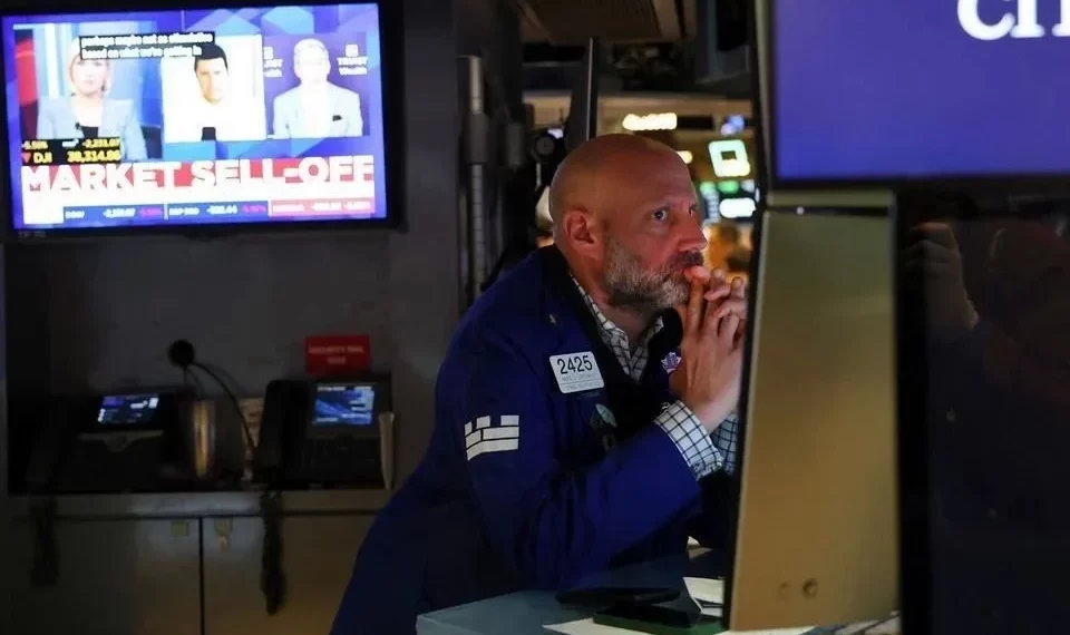 Caen mercados de EU tras nuevo amago de Trump a China