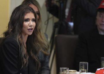 Sheinbaum ha devuelto migrantes porque Trump la “obligó”: Noem