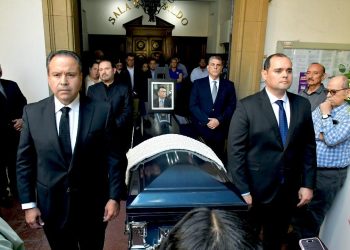 Rinden homenaje póstumo en Palacio Municipal al ex presidente Casimiro Navarro Valenzuela