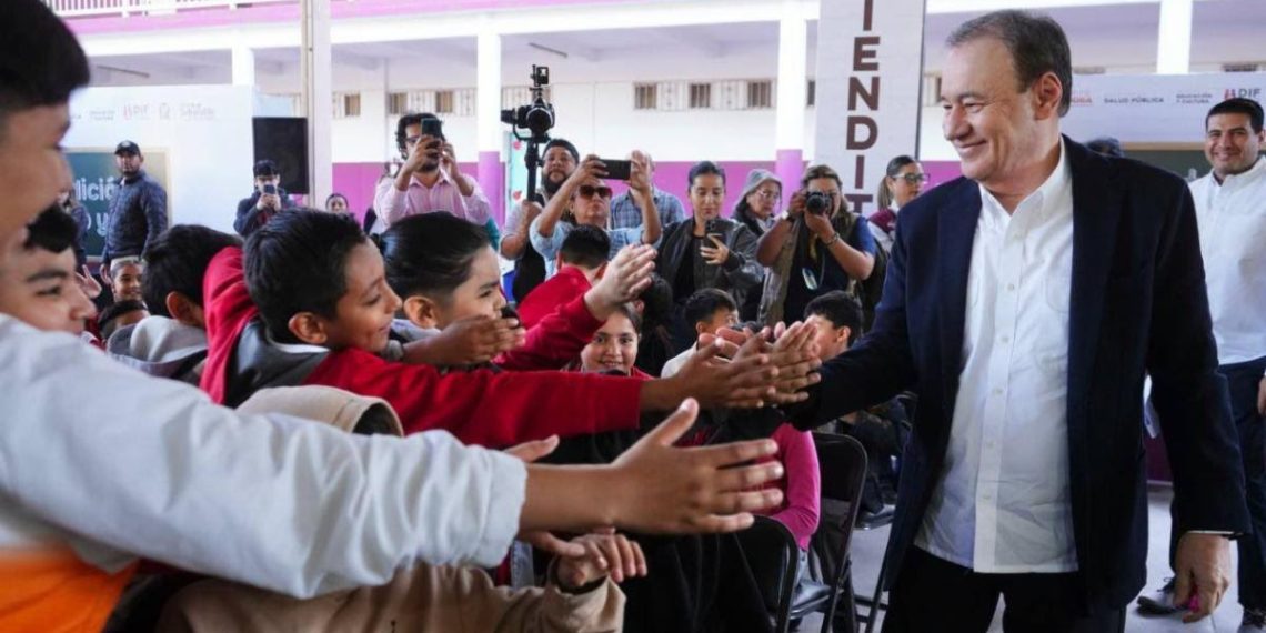 Gobernador Durazo inicia entrega de uniformes gratuitos a partir del 20 de mayo