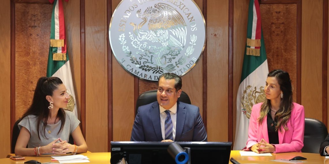 El presidente de la Cámara de Diputados, Sergio Gutiérrez Luna, impulsa una iniciativa para prohibir los plásticos de un solo uso