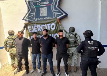 Personal del Ejército Mexicano detuvo a cuatro hombres fuertemente armados y un vehículo con reporte de robo en Hermosillo