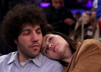 Selena Gomez acalla rumores de infidelidad y publica imagen de Benny Blanco