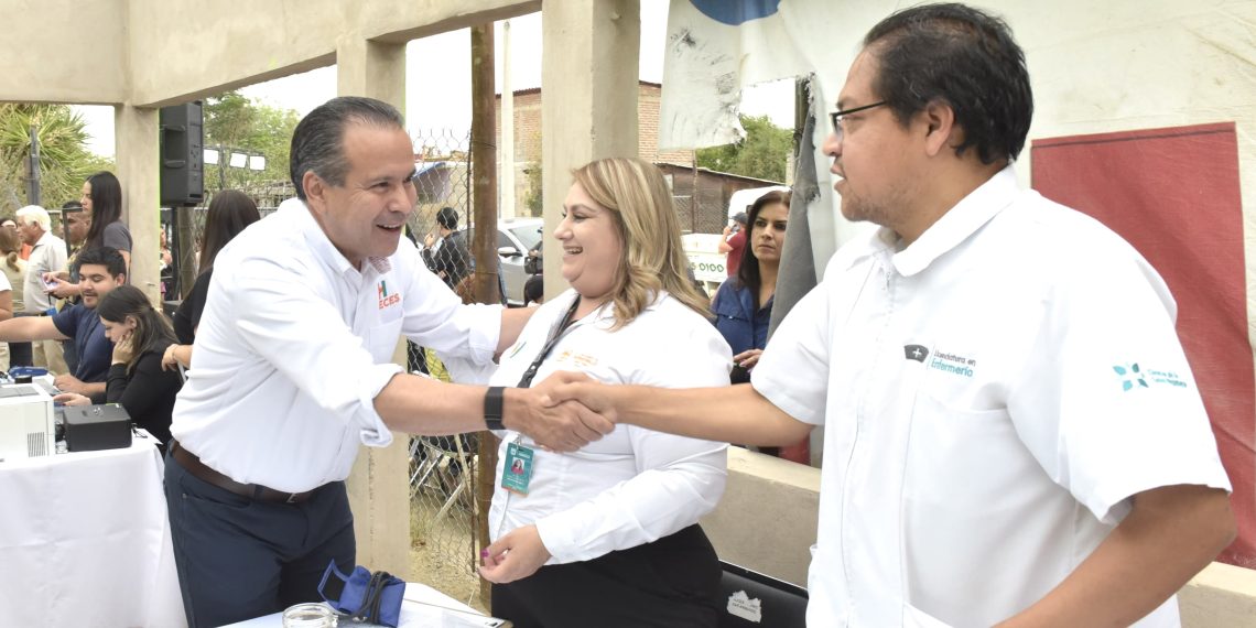Acerca Toño Astiazarán servicios del Gobierno Municipal a vecinas y vecinos del Altares