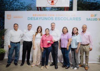 Benefician Toño Astiazarán y Patty Ruibal con servicio médico a colaboradoras del programa de desayunos escolares en la Internacional