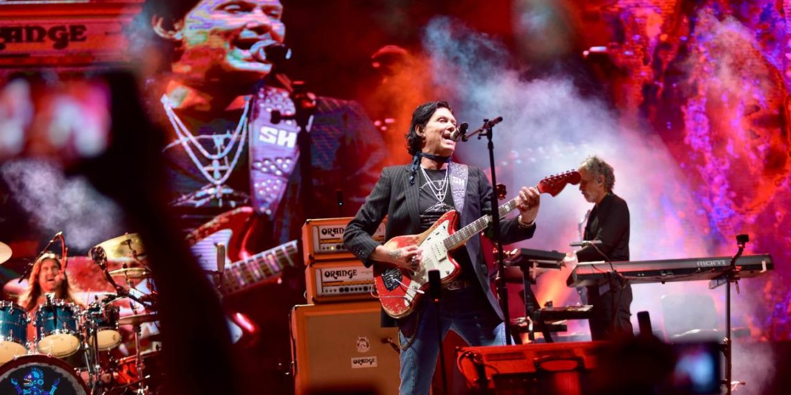 Hace vibrar Caifanes el Foro Rosales con el rock mexicano ante 60 mil asistentes