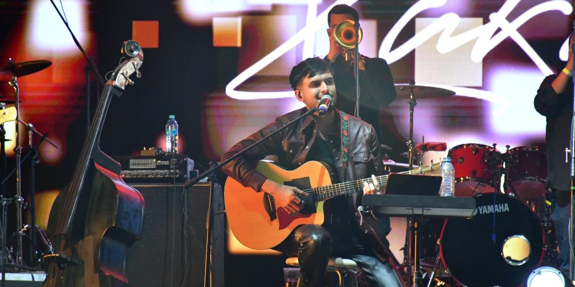 Conquista Kakalo al público en el foro Madero de Fiestas del Pitic 2025