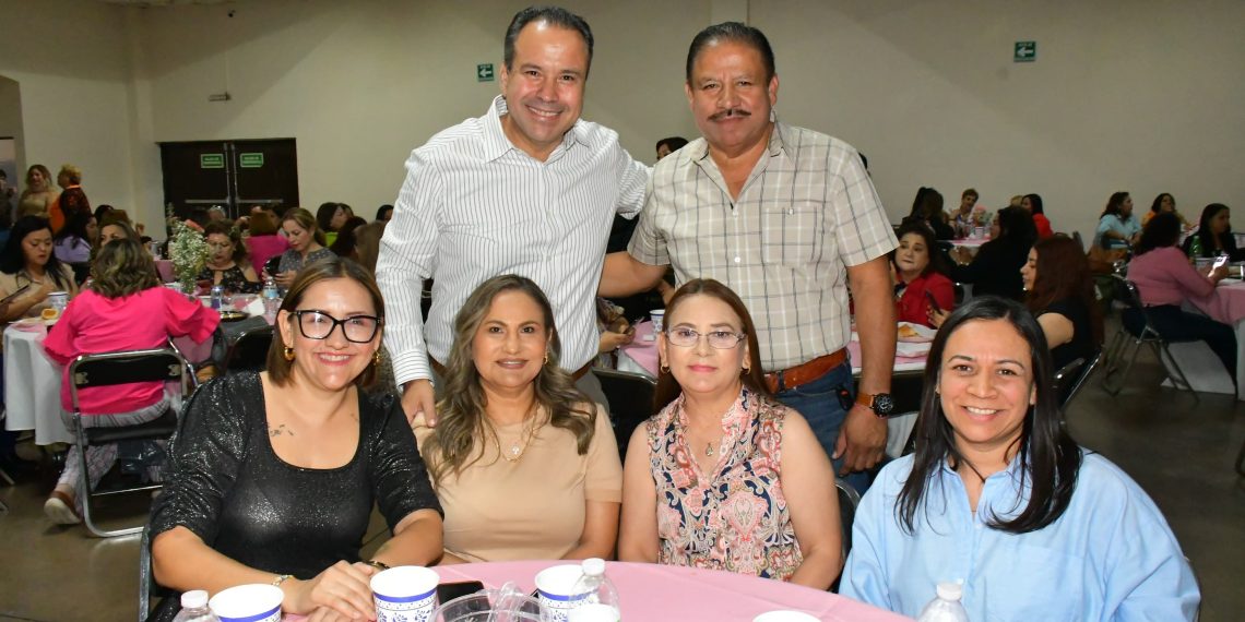 Reconoce Toño Astiazarán a madres trabajadoras del Municipio en su día
