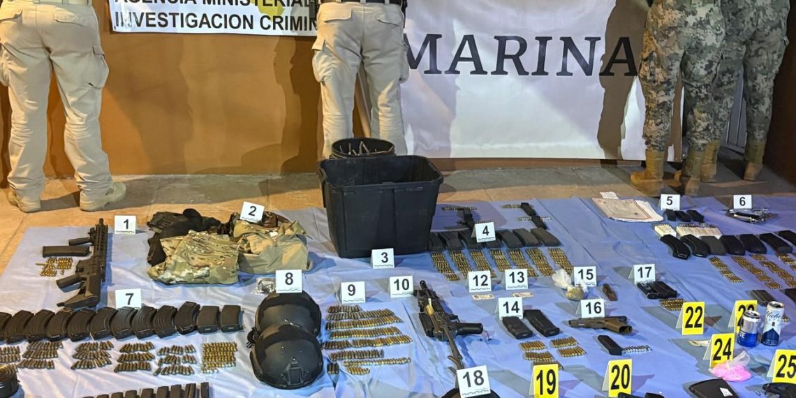 Aseguran a integrantes de grupo criminal con arsenal, droga y vehículo robado en cateo conjunto AMIC-SEMAR en Guaymas