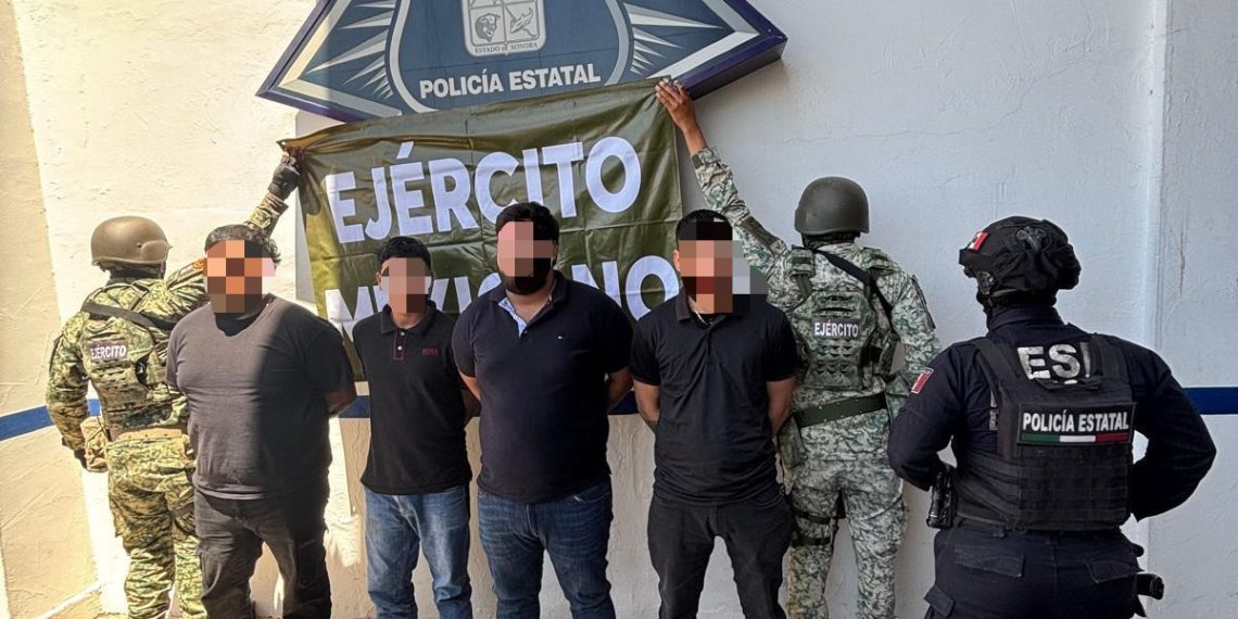 Personal del Ejército Mexicano detuvo a cuatro hombres fuertemente armados y un vehículo con reporte de robo en Hermosillo