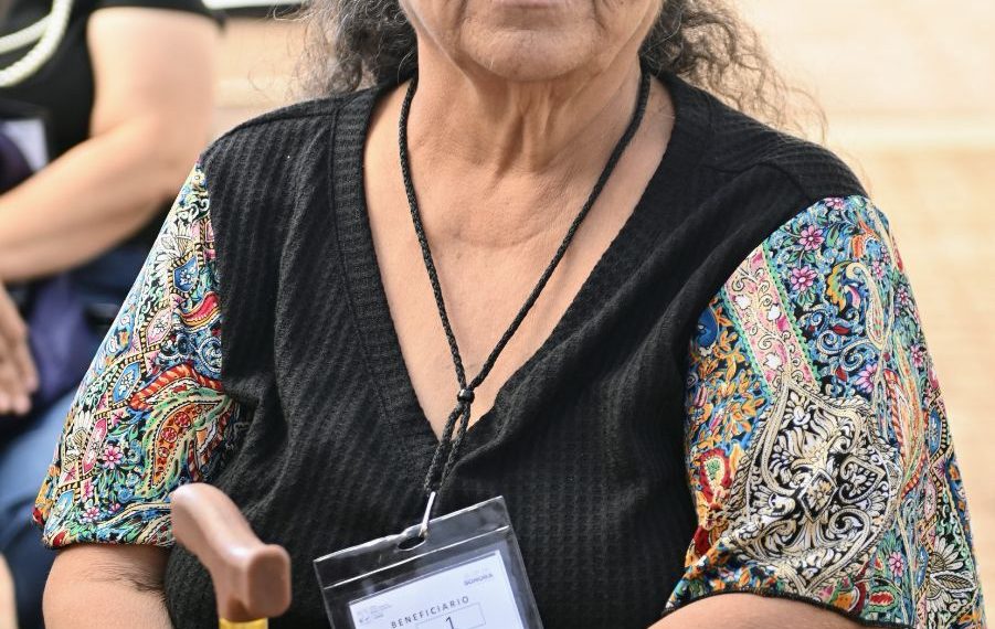 Hermosillenses agradecen a Gobernador Durazo por entrega de escrituras de sus viviendas