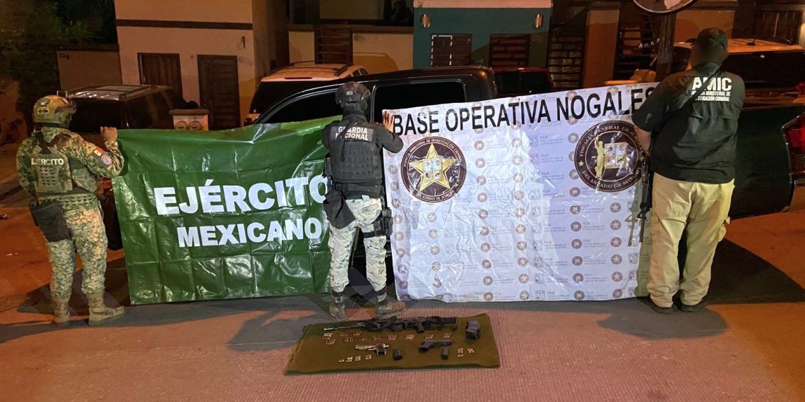 AMIC y DEFENSA aseguran armamento y vehículo con reporte de robo, en Nogales
