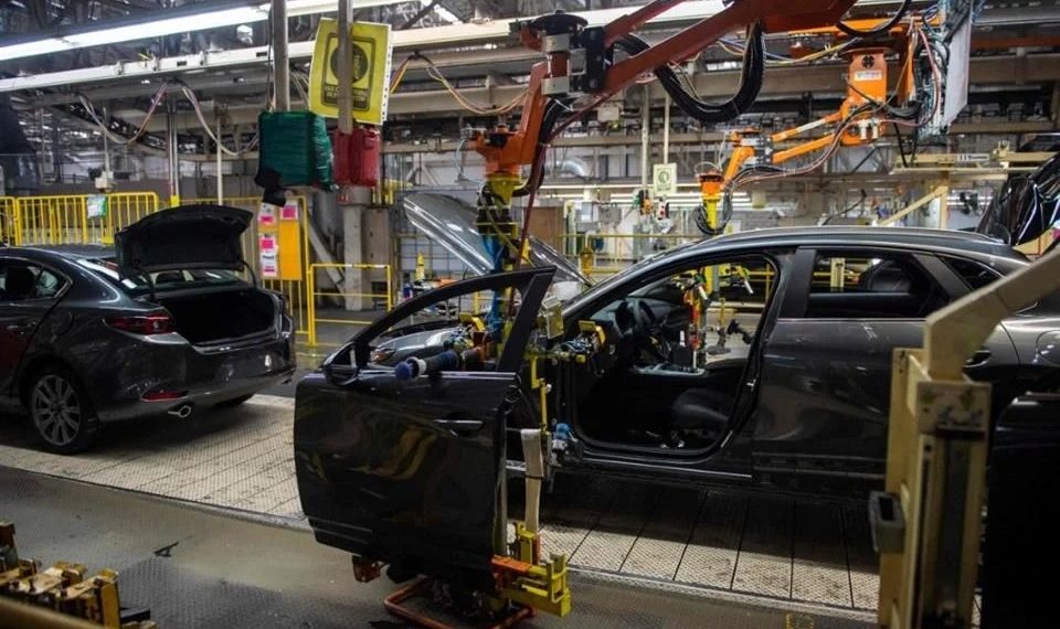 Disminuyen 10.9% las exportaciones de vehículos en abril