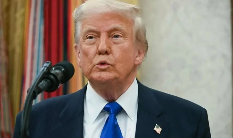 Amaga Trump con quitar bienes y sueldos a indocumentados