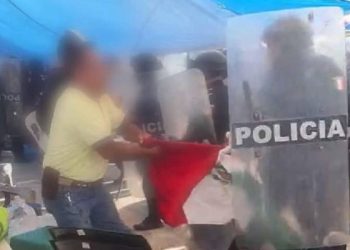 Reprime Tabasco plantón estudiantil