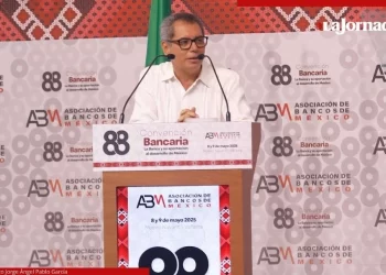 La economía del país va bien, pero crecerá menos, señala Hacienda