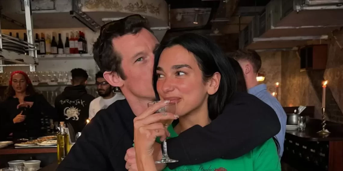 Dua Lipa confirma su compromiso con Callum Turner