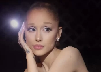 Ariana Grande confirma el fallecimiento de su abuela