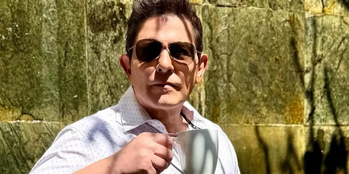 Ernesto Laguardia sufre accidente automovilístico con su familia