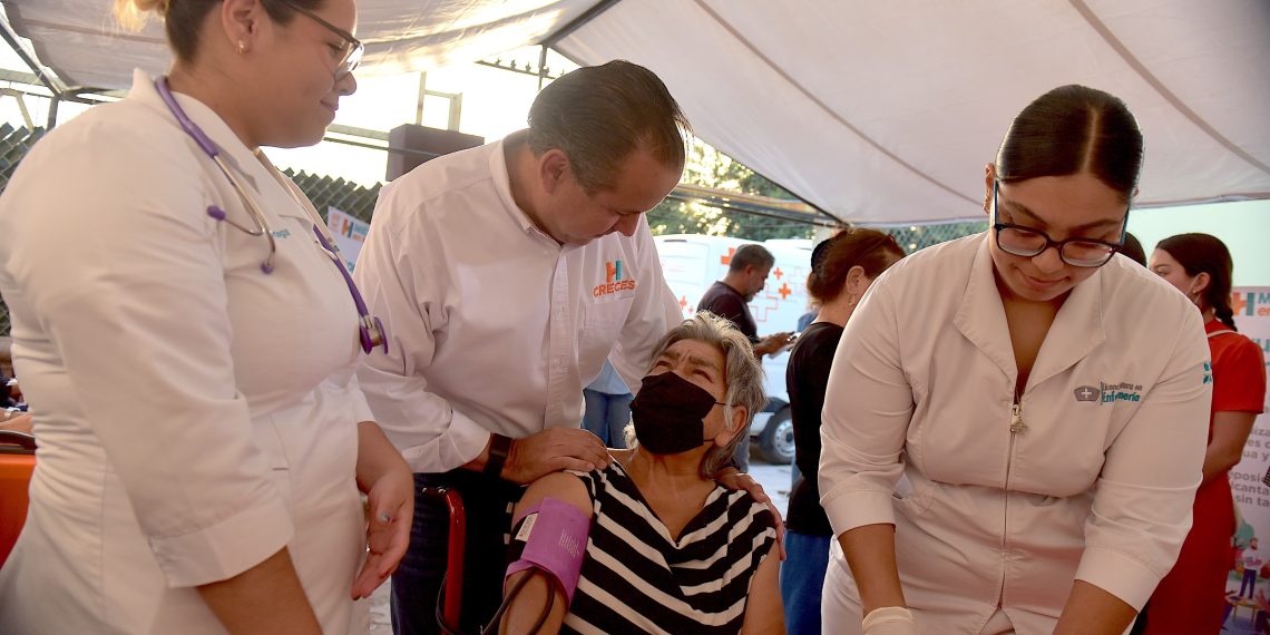 Acerca Toño Astiazarán atención y servicios del Municipio a la colonia Ley 57