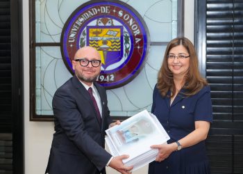 Realizan toma de protesta y entregan nombramientos a nuevos funcionarios universitarios