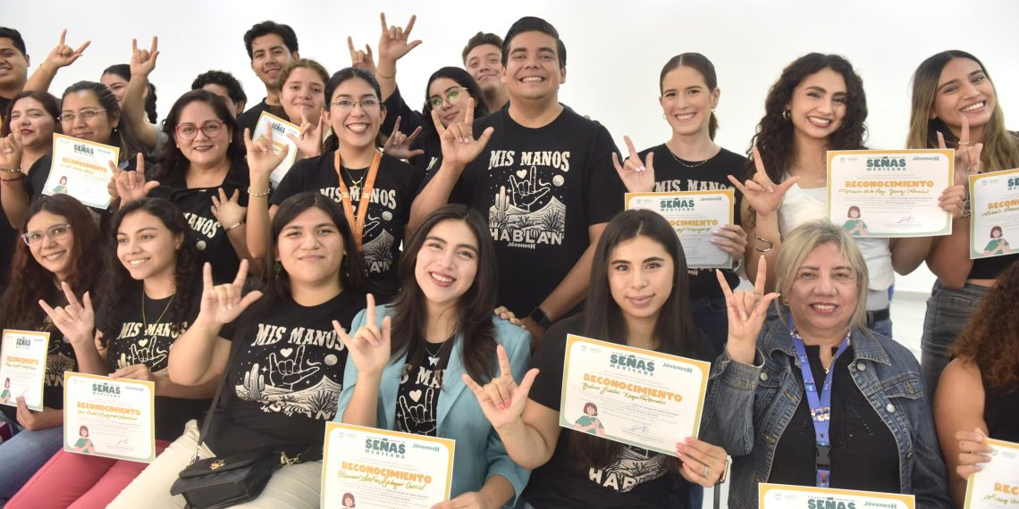 Se gradúan integrantes de sexta generación del taller de Lengua de Señas Mexicana