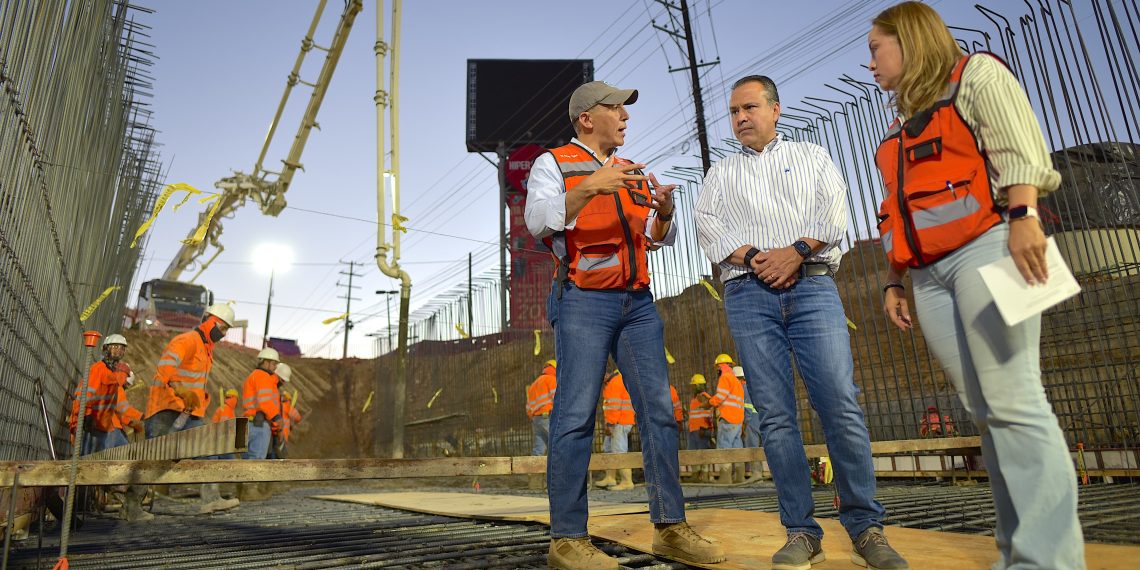 Van muy bien los avances en  obra de paso a desnivel: Toño Astiazarán