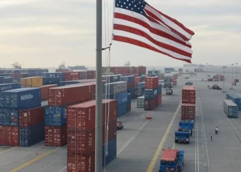 Aranceles de Trump ‘ponen el pie’ a empresas de EU: Importaciones en puerto de Los Ángeles caen 19%