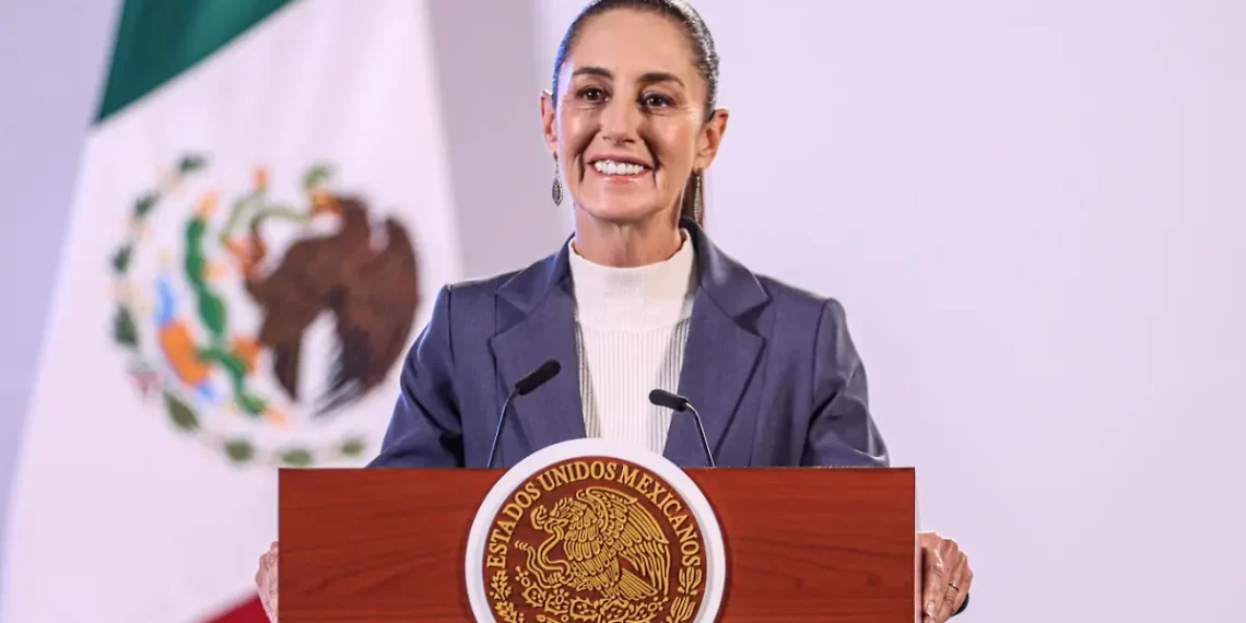 Sheinbaum anuncia reembolso a connacionales por impuesto a remesas en efectivo