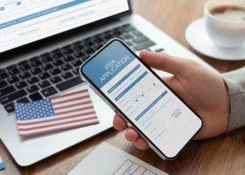 EU revisará redes sociales a mexicanos que soliciten visa de estudiante