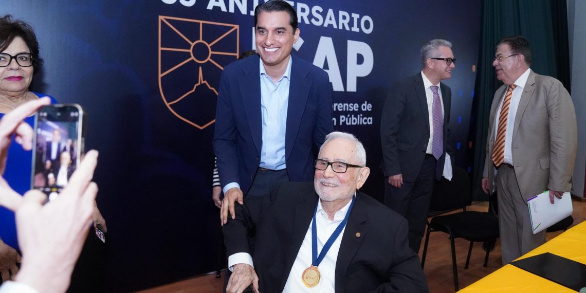 Homenaje a una vida dedicada al servicio público: Doctor Honoris Causa para Gilberto Gutiérrez Quirós