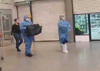¡De terror! Hallan cabeza dentro de hielera en centro comercial