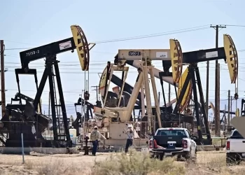 Petróleo se dispara ante escalada entre Israel e Irán