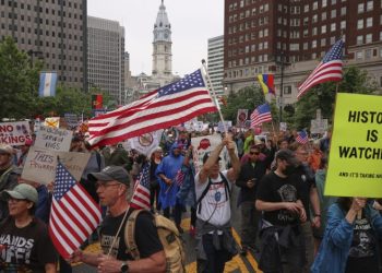 Las protestas contra Trump llenan calles, parques y plazas en todo EEUU