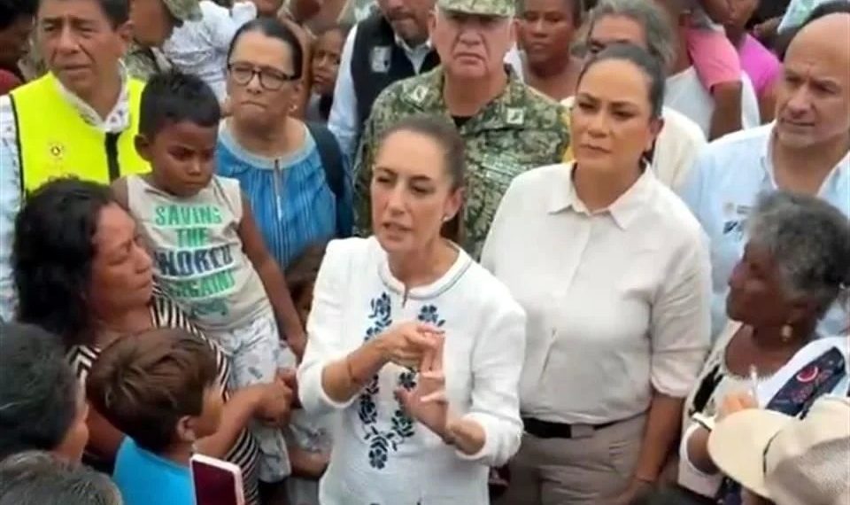 Visita Sheinbaum a damnificados por ‘Erick’ en Oaxaca