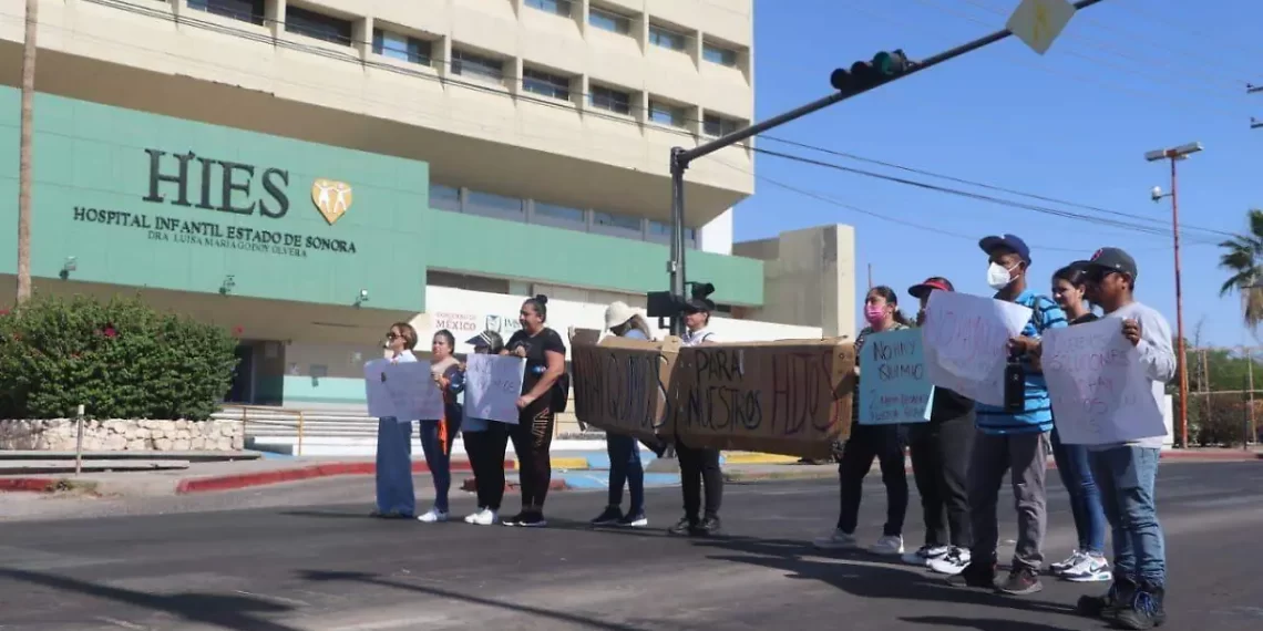 Padres protestan por falta de quimioterapias en el Hospital Infantil de Sonora