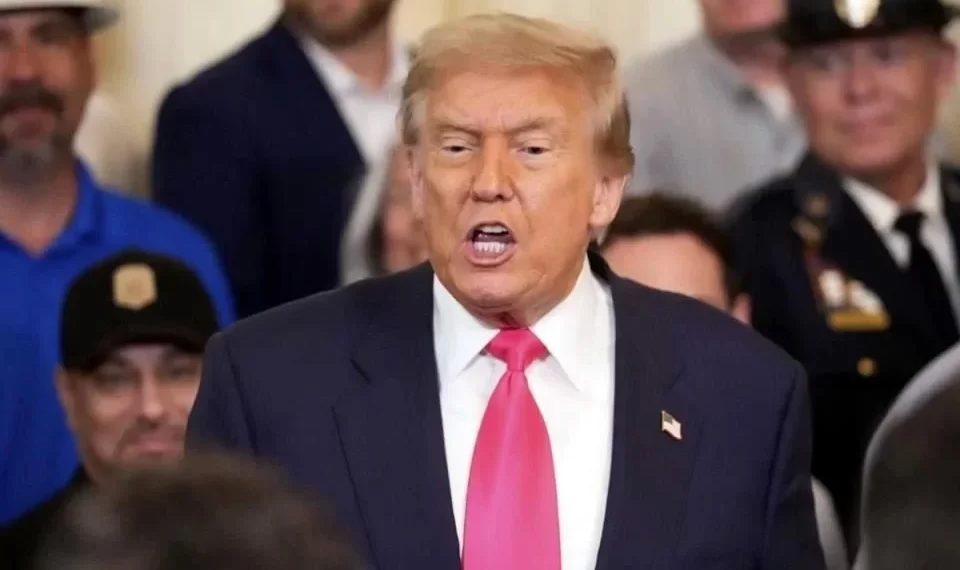 Respalda Trump impuesto a remesas de migrantes