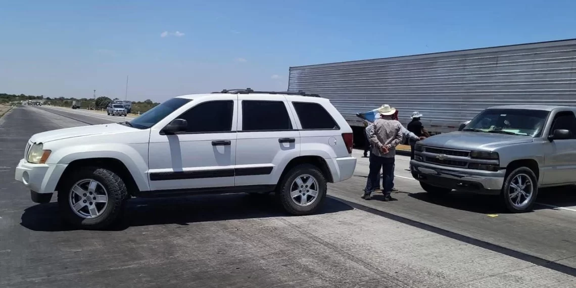 Protestan yaquis en carretera federal; exigen cumplimiento a Plan de Justicia