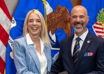 Asume como jefe de la DEA creador de ‘narcolista’