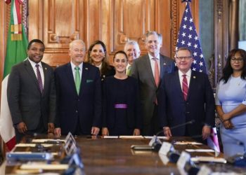 Embajador Johnson destaca reunión de empresarios y políticos