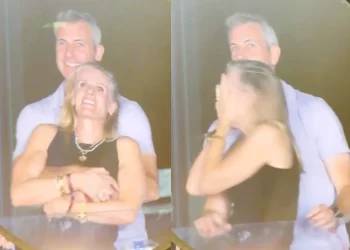 Renuncia ejecutiva de Astronomer tras escándalo en concierto de Coldplay