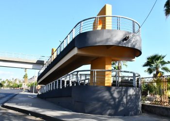 Realiza Ayuntamiento de Hermosillo mantenimiento a puente peatonal cercano a UNISON