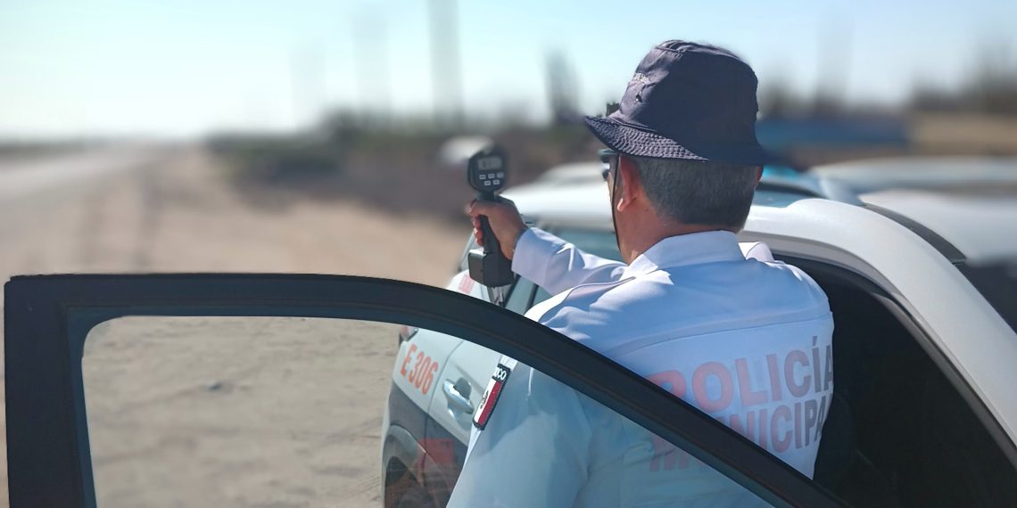 Vigila Policía de Tránsito por aire y tierra tramo carretero Hermosillo a Bahía de Kino